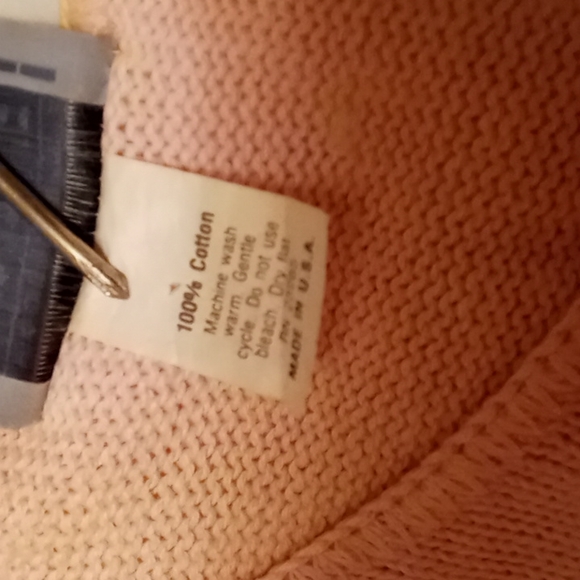 Vintage 80's,Very Sexy,Pretty Pink,Knit,Crop Top with Floral Button Detail💕 - Picture 7 of 12